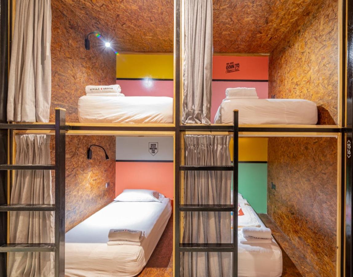 Single Bed in Mixed Dormitory Room